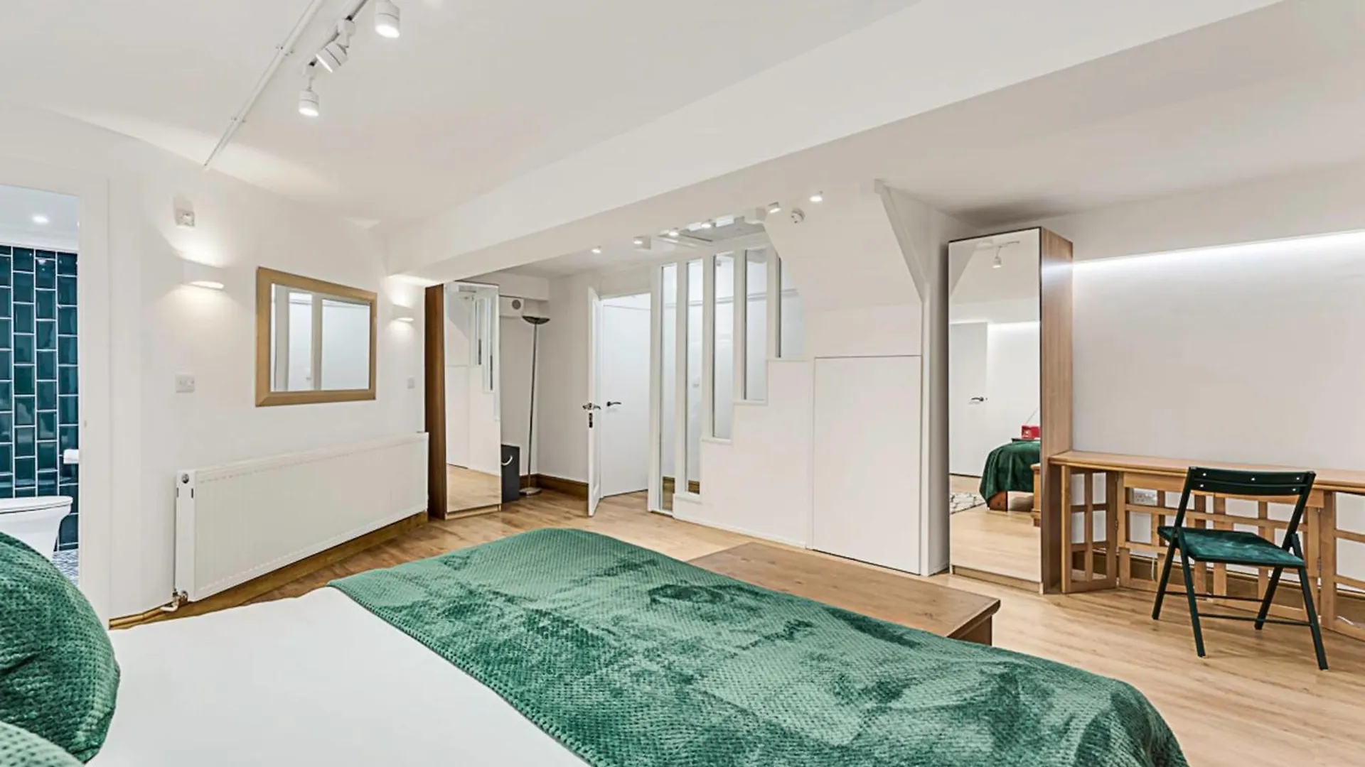 Modern Comfort Two Bedroom Gem On The Rye London 0*,