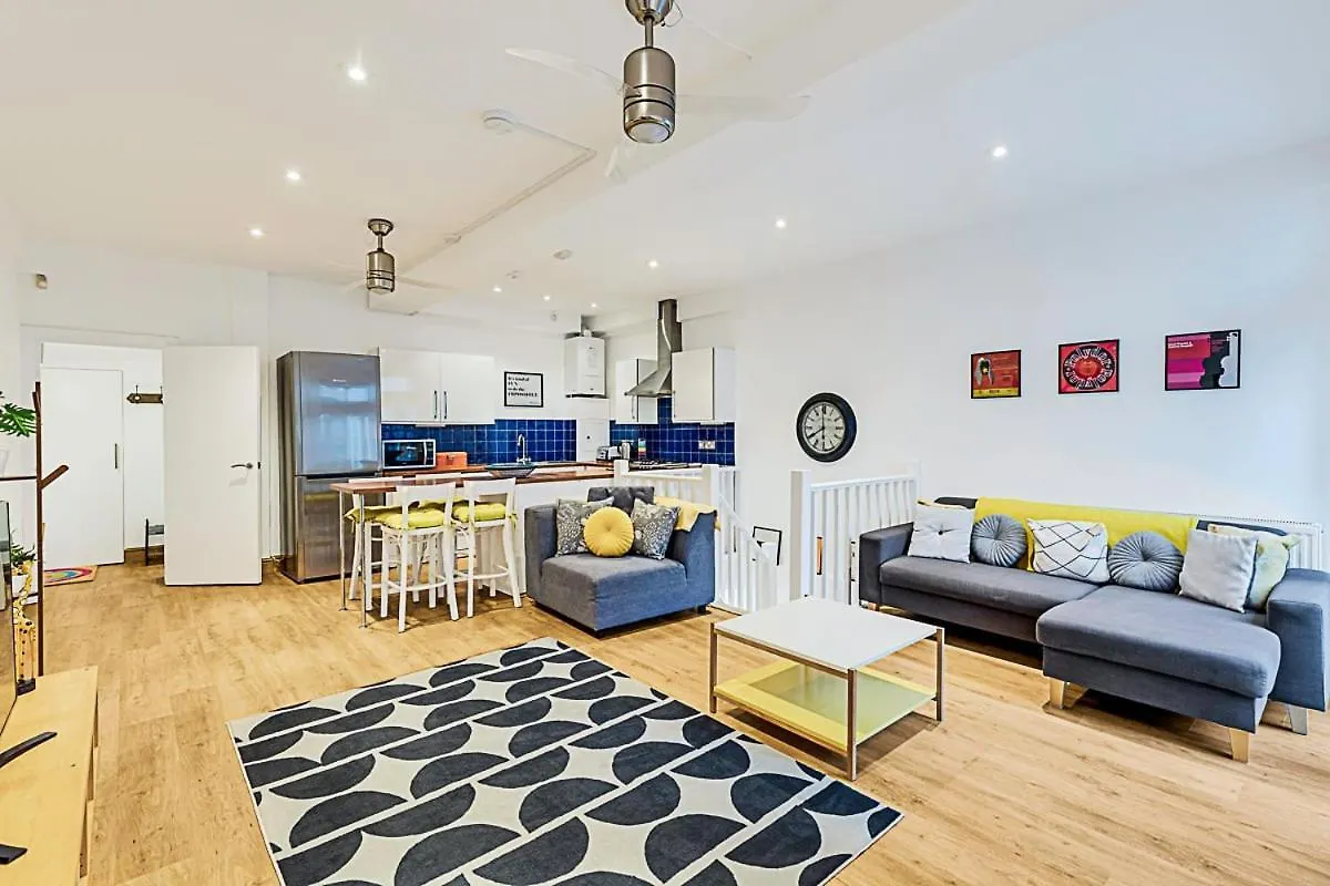 Apartment Modern Comfort Two Bedroom Gem On The Rye London