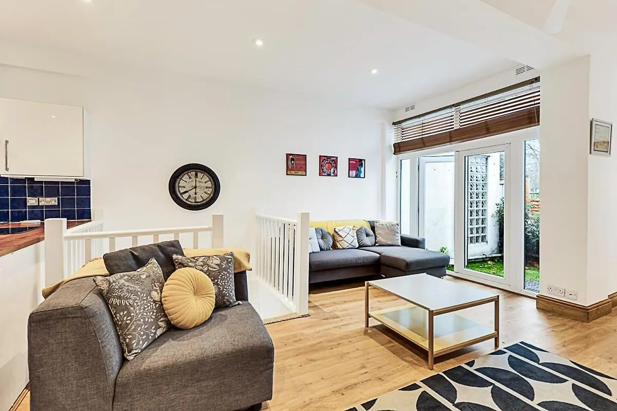 Modern Comfort Two Bedroom Gem On The Rye contacts