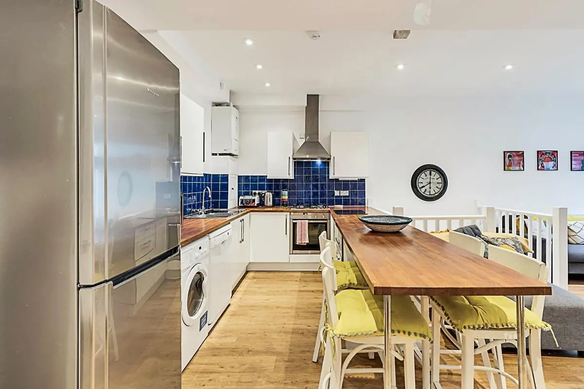 Modern Comfort Two Bedroom Gem On The Rye London