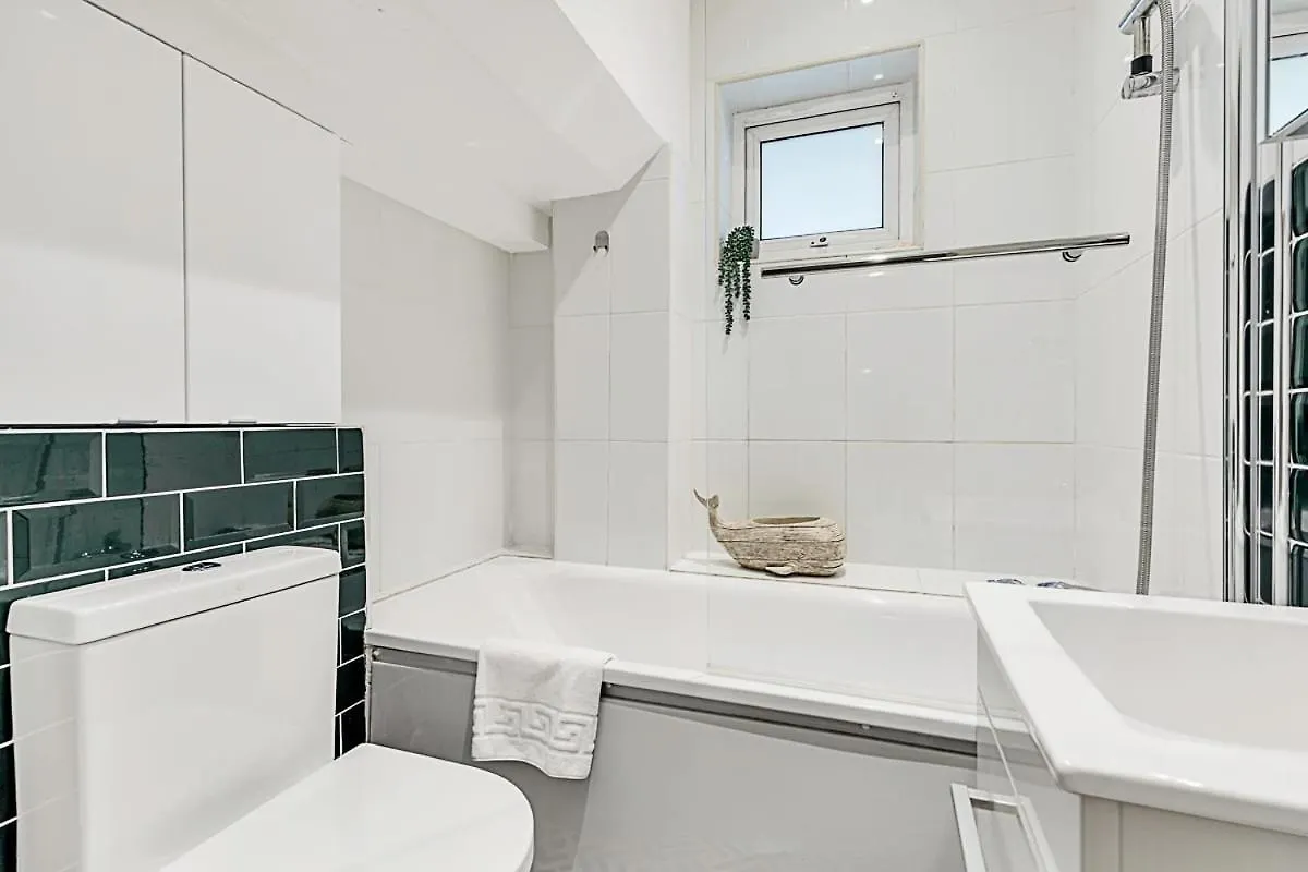 Modern Comfort Two Bedroom Gem On The Rye London